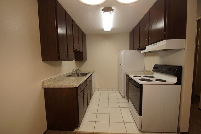 Building Photo - Charming One-Bedroom with Fountain-View Balcony