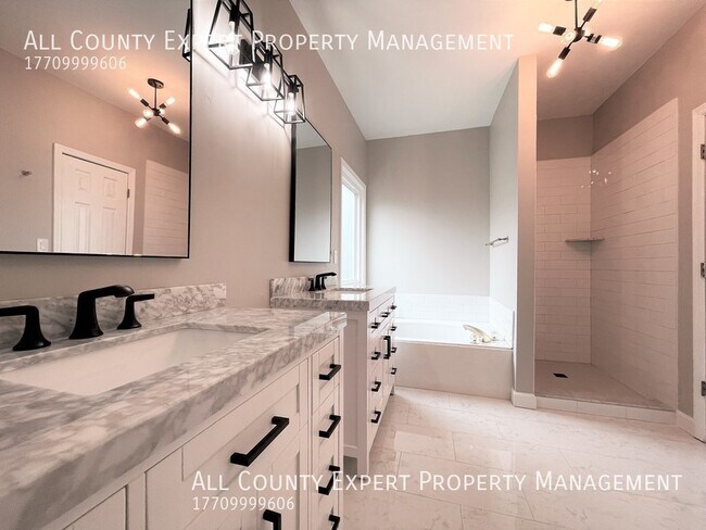 Building Photo - 1635 River Oak Dr