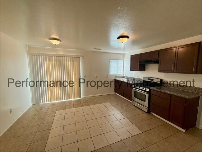 Building Photo - 1408 E 9th St