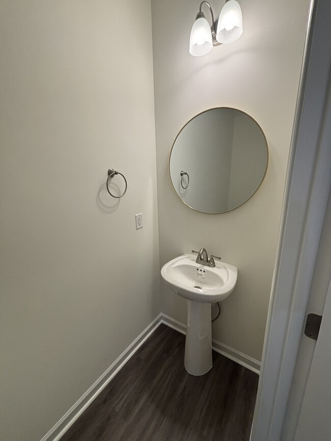 Building Photo - 606 S Blackmon St