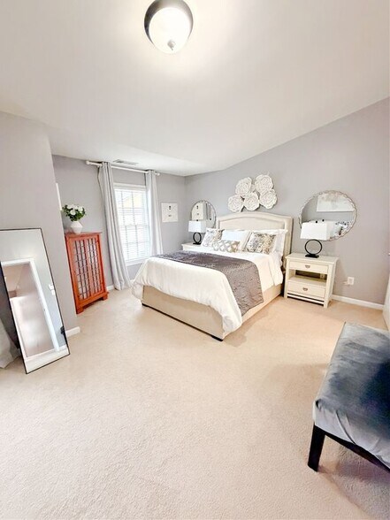 Building Photo - 2708 Beynon Ln NE