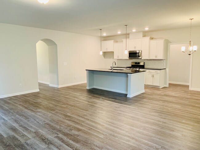Building Photo - "Spacious 3-Bedroom Haven with 2.5 Baths i...