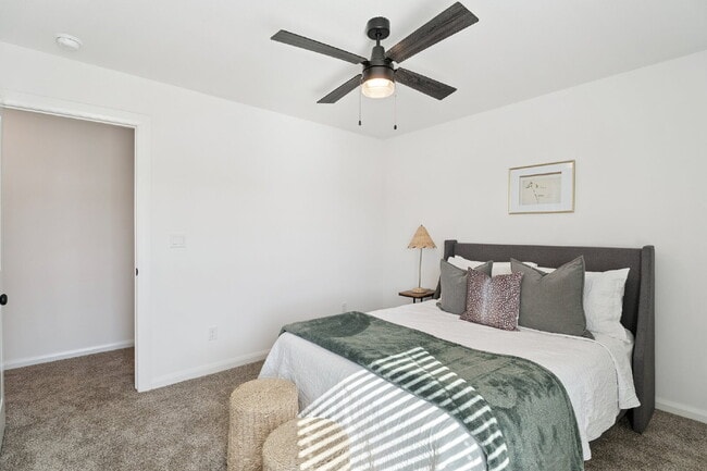 Building Photo - Fully Furnished 4 Bedroom + Bonus Room
