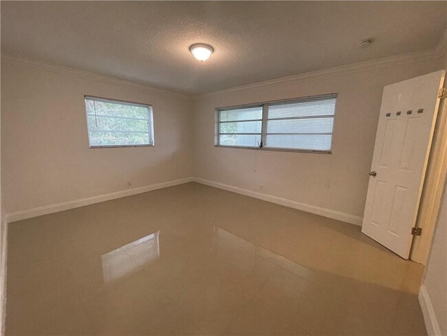 Building Photo - 2451 Lincoln St