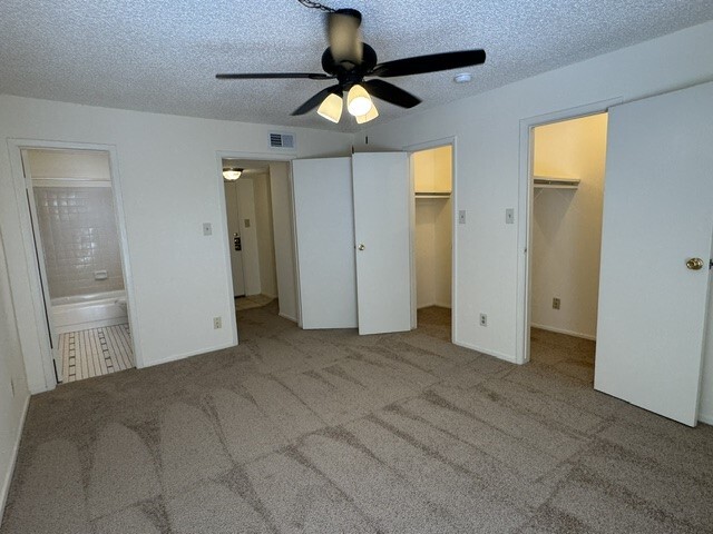 Building Photo - 9213 Imogene St