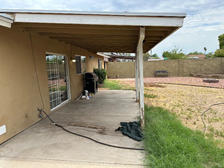 Building Photo - 2213 W Riviera Dr