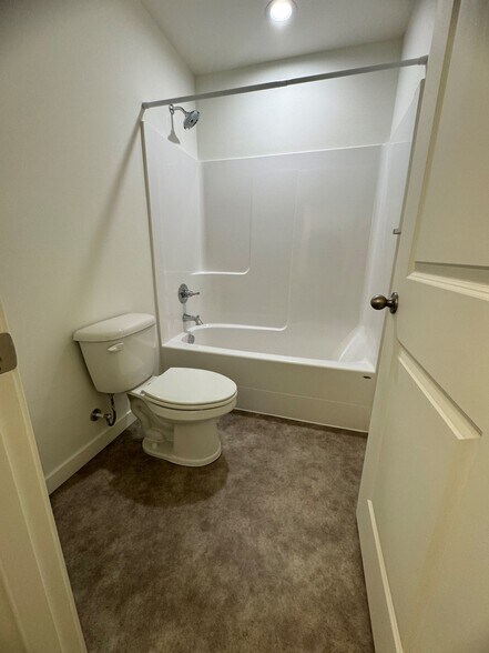 Building Photo - 6926 N Madison Cir