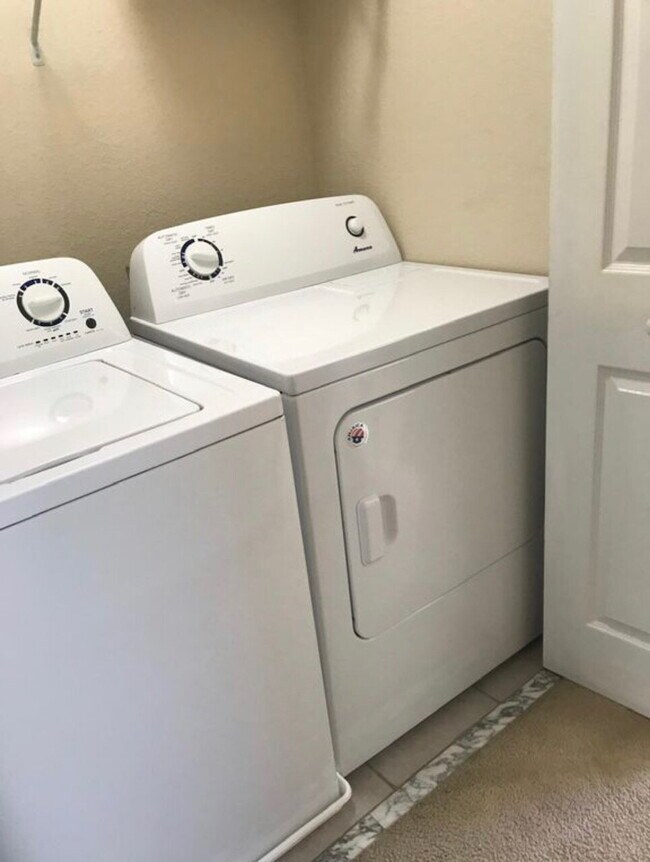 Building Photo - AVAILABLE MAY 10TH 2BD/2.5 BATH TOWNHOME IN THE EXCLUSIVE WYNCHASE COMMUNITY!!