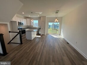 Building Photo - 364 Avon Dr