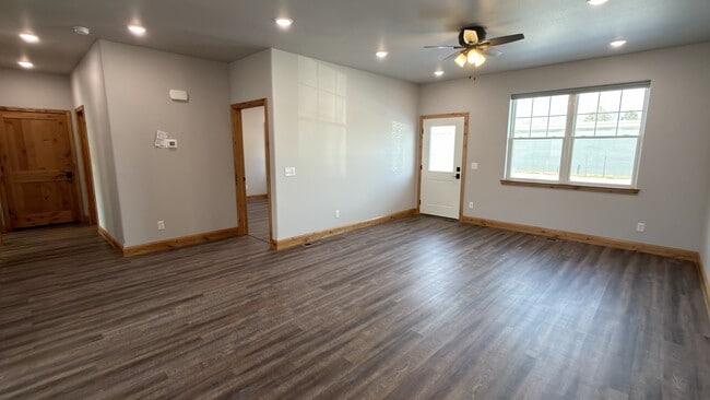 Building Photo - 527 B St