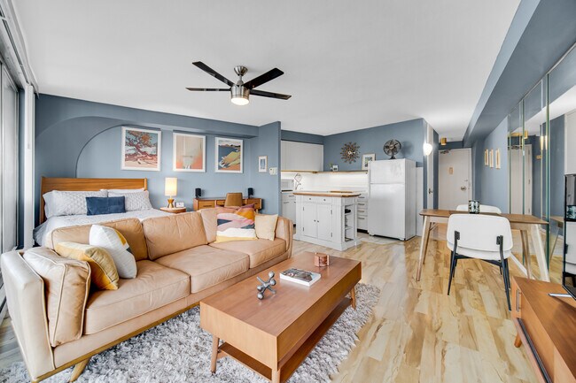 Building Photo - 300 N State St