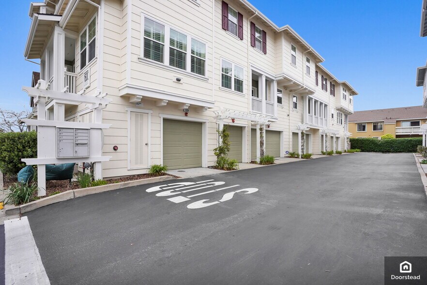 Building Photo - 1604 Northshore Dr