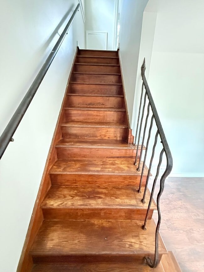Building Photo - Beautiful Newly Renovated 2BD 1BA Home in ...