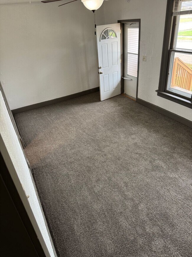 Building Photo - 1400 Knapp St