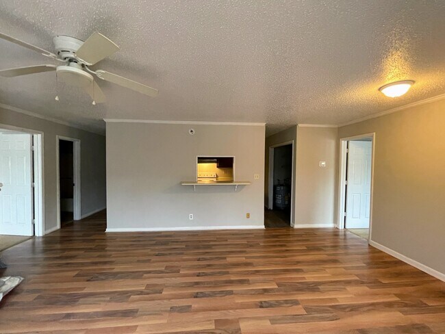 Building Photo - 5001-5007 7 Pine Cir