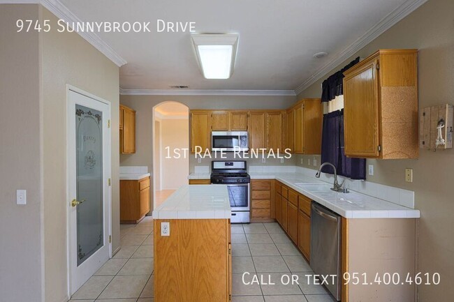 Building Photo - 9745 Sunnybrook Dr