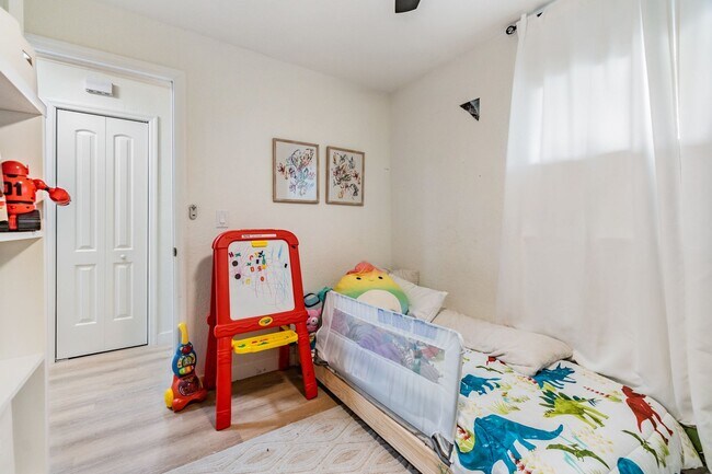 Building Photo - 1813 Chinaberry Dr