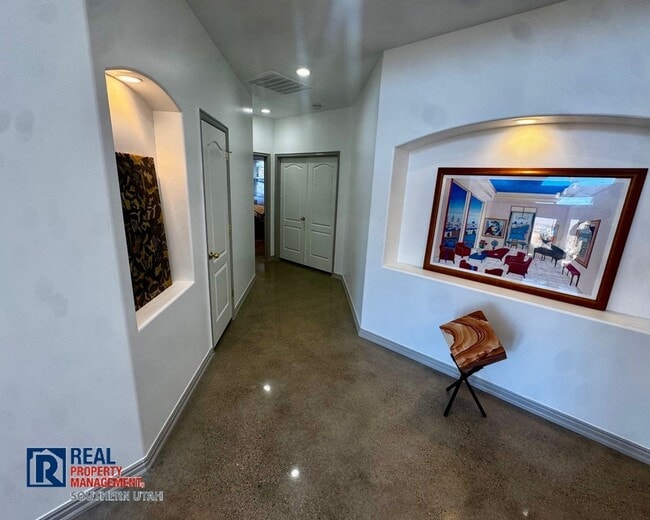 Building Photo - 179 Oasis Dr