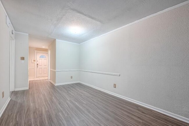 Building Photo - 8450 Ariel St