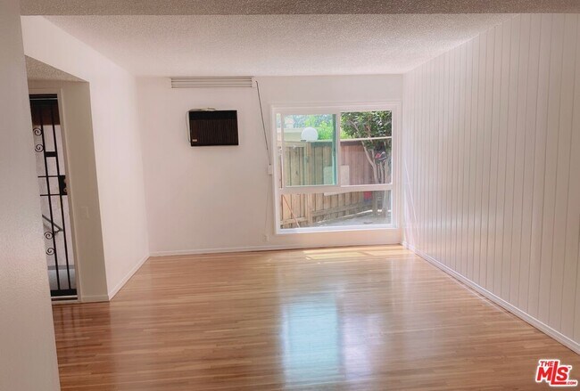 Building Photo - 3200 S Sepulveda Blvd