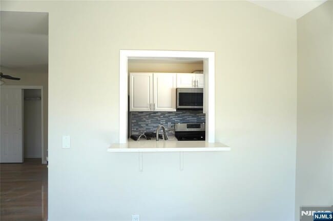 Building Photo - 399 S 6th St