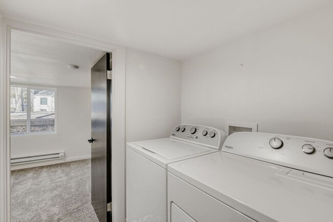 Building Photo - 946 Pratt St