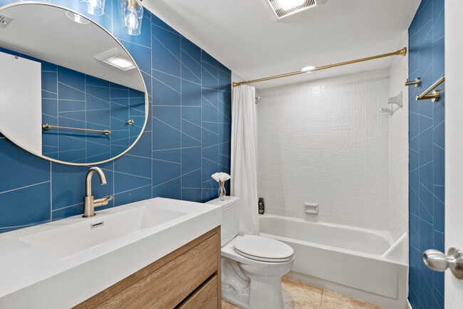 Building Photo - 216 Old Meadow Way