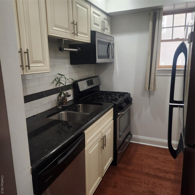 Building Photo - 85-15 120th St