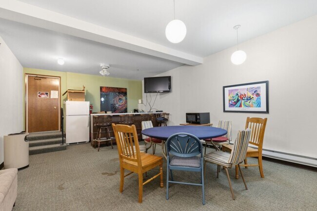 Building Photo - 1Bd/1Ba Edmonds Condo
