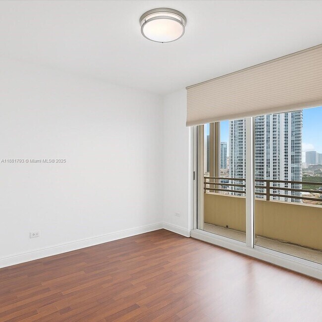Building Photo - 888 Brickell Key Dr