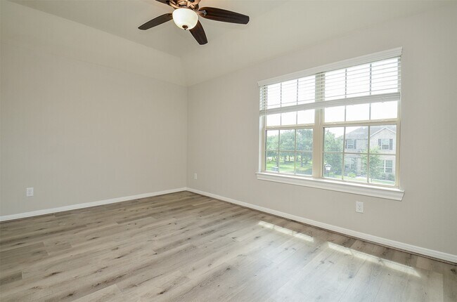 Building Photo - 24918 Meadowthorn Crest Ln
