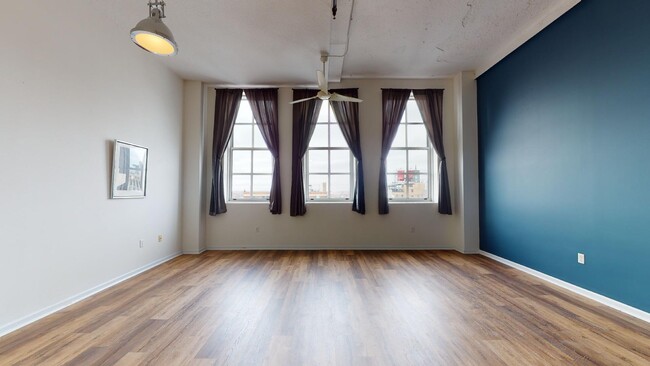 Main room unstaged - 1501 Locust St
