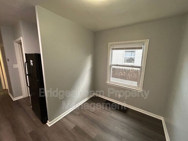 Building Photo - 106-108 S Sperling Ave