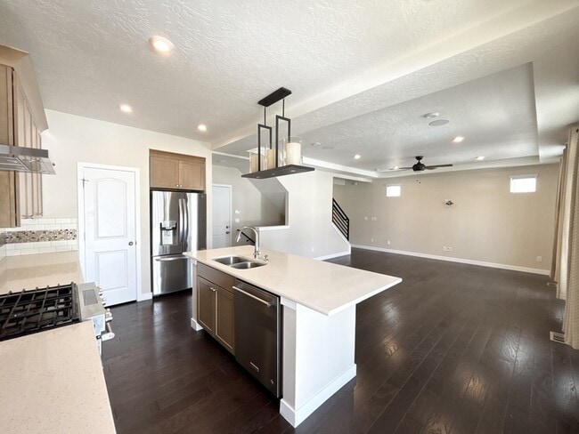 Building Photo - 2676 N Heston Park