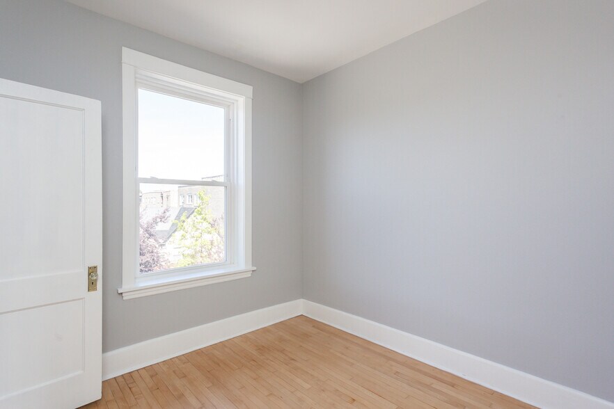 Building Photo - 901 N Mozart St