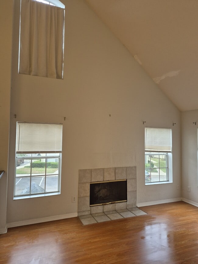 Building Photo - 13700 Richmond Park Dr N