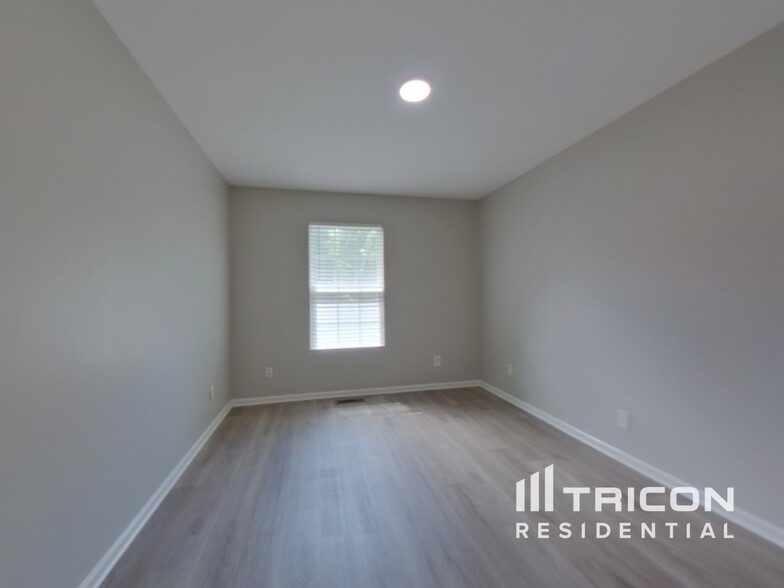Building Photo - 211 Boxwood Ln