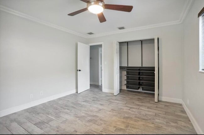 Building Photo - 603 SE 7th Ave