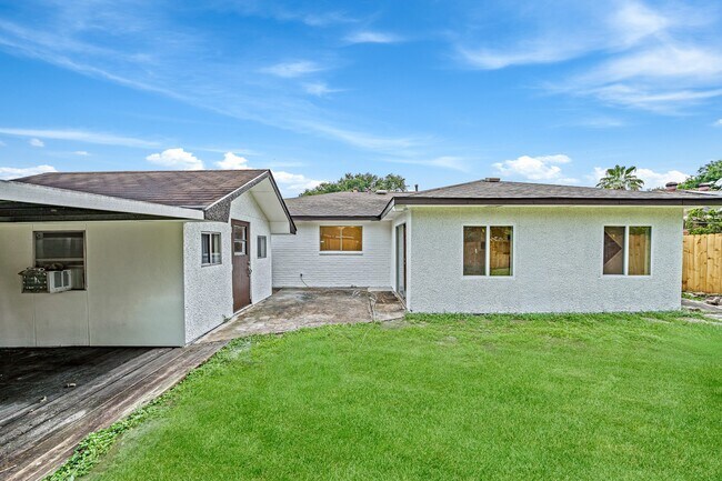 Building Photo - 11823 S Willow Cir