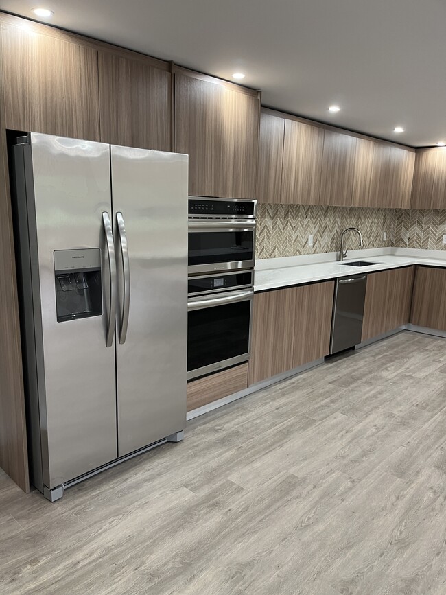 Building Photo - 64 Sand Creek Rd