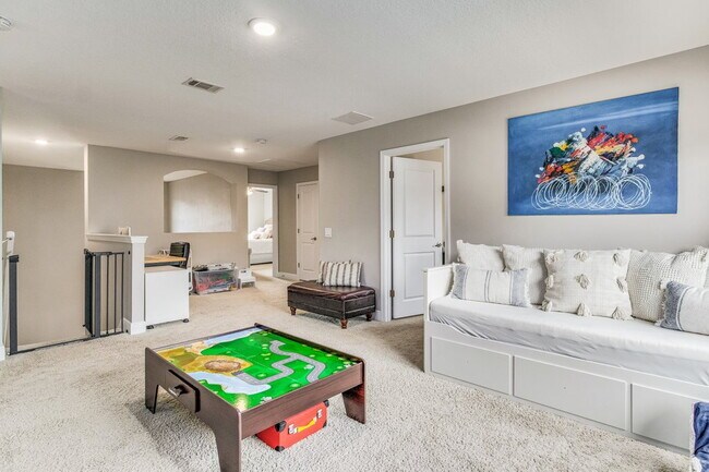 Building Photo - Bright and beautiful home in Windward Cove...