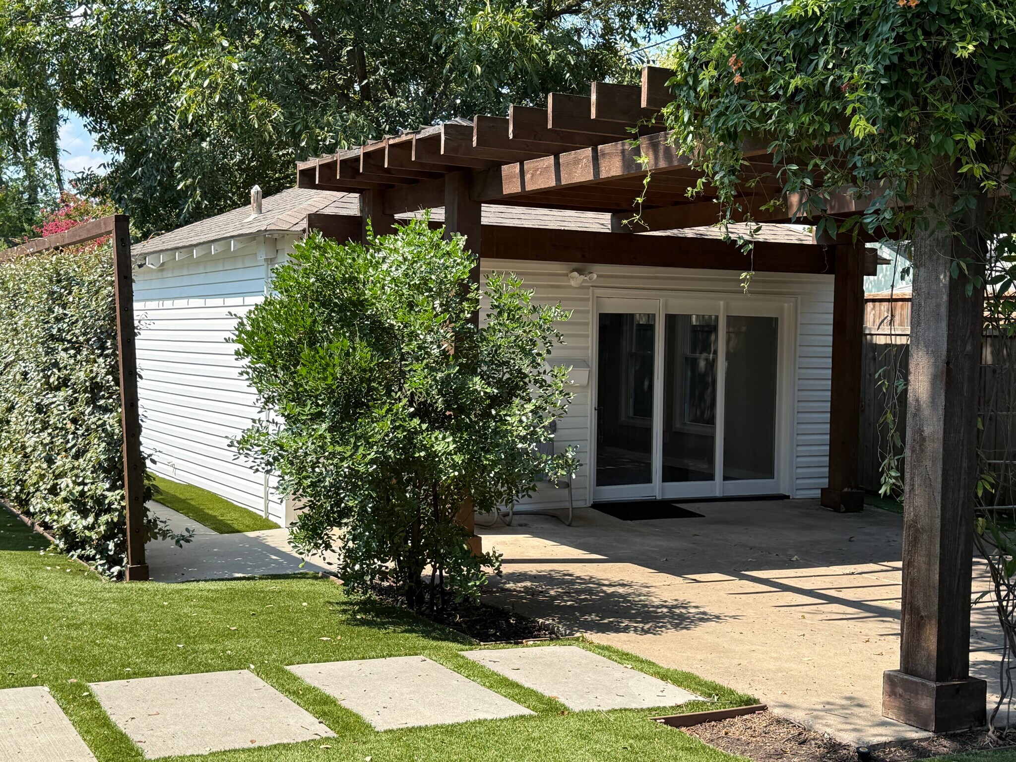 Building Photo - 3925 Gaspar Dr