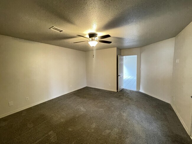 Building Photo - 2212 Peachwood Ct