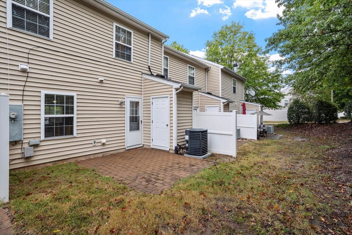 Building Photo - 446 Saint John Dr