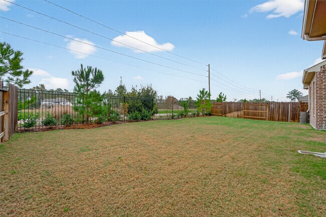 Building Photo - 18338 Tiger Flowers Dr