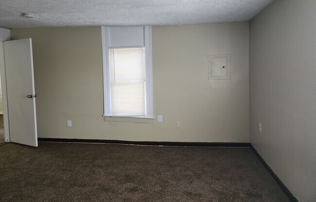 Building Photo - Cute & Quirky 3 bedroom House in Portland