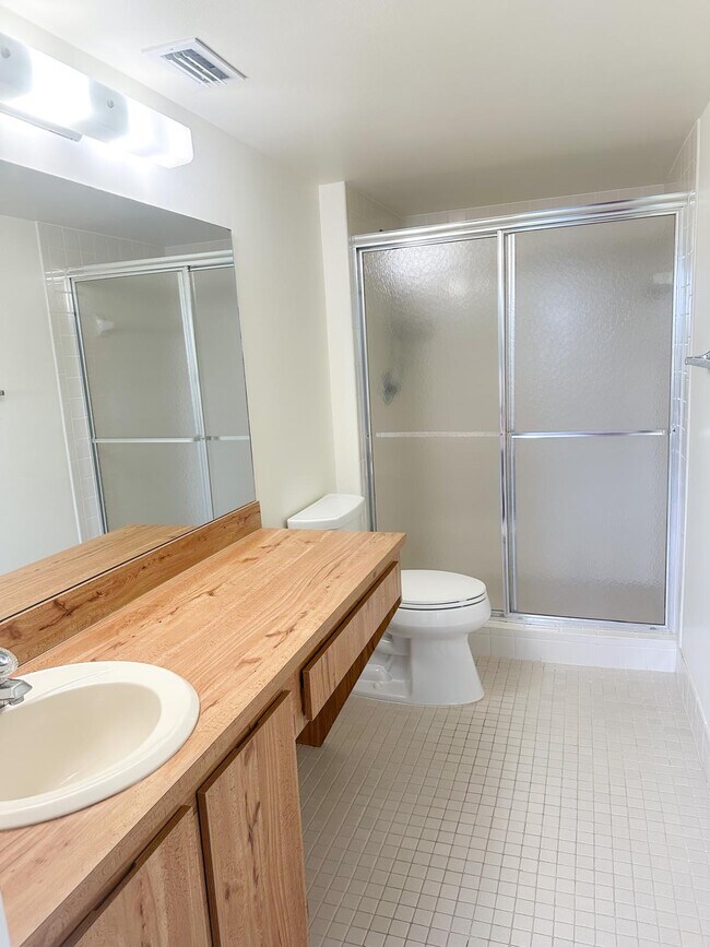 Building Photo - 2222 N Cypress Bend Dr