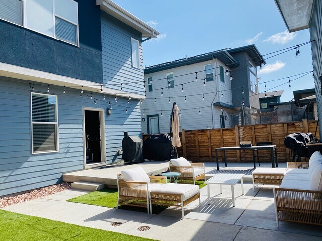 Building Photo - 9416 E 59th Ave
