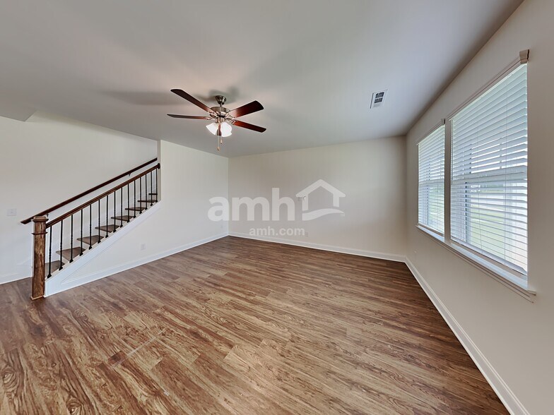 Building Photo - 5105 Jack Byrnes Dr