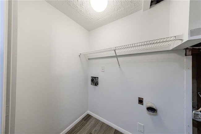 Building Photo - 1960 Hamilton Pl SE